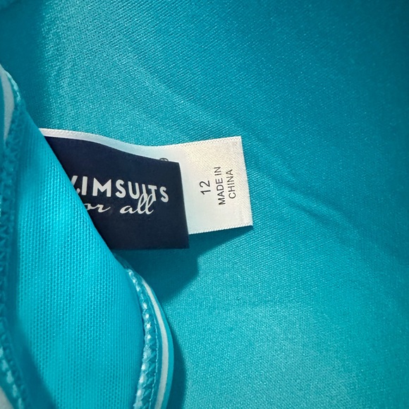 Bikini - Picture 3 of 4